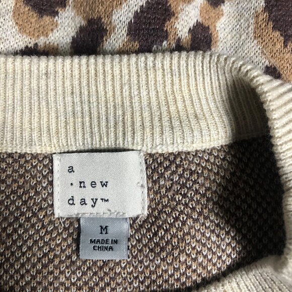 A New Day Sweater Womens Size Medium Brown Leopard Animal Print Long Sleeve - Picture 5 of 6